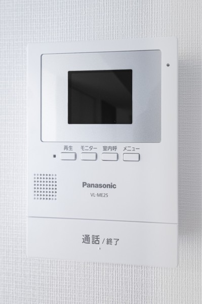 ◆TVモニター付インターホン◆訪ねてきた相手をモニター越しに確認でき、防犯対策に役立ちます。インターホン越しに話をすることが可能です。