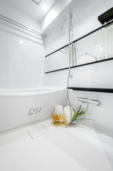 毎日のバスタイムを贅沢に、豊かにしてくれるバスルームです。浴槽・洗い場共にゆとりがあるので、毎日のお風呂時間を心ゆくまで楽しめます。