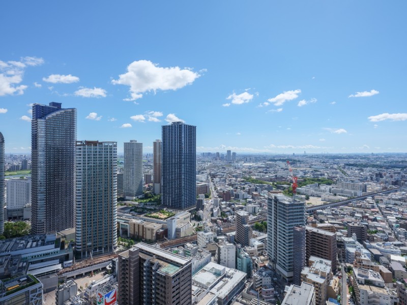 タワーマンションならではの都会的かつ開放感溢れる眺望がお楽しみいただけます。39階からの眺めは思わずぐっと伸びをしたくなるような景色。のびやかに広がる空が日常になり、至福の時間に包まれる住まいです。