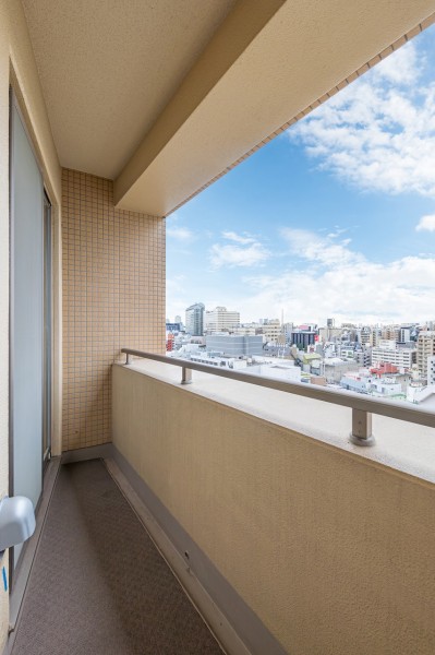 心地よい陽光を取り込み、空間をゆるやかに紡ぐバルコニーです。爽やかな風が感じられるリフレッシュにぴったりな空間です。