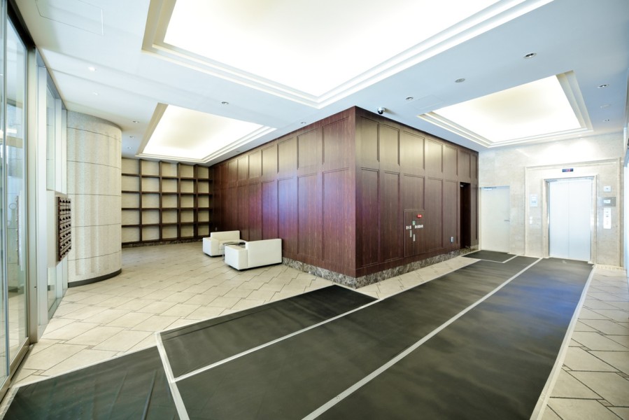 2008年竣工、ペット飼育可能です。オートロック・宅配ボックス完備です。ＪＲ・阪急線へアクセス可能な立地で、通勤・お出かけに便利です。本山第一小学校まで徒歩14分、本山南中学校まで徒歩6分です。