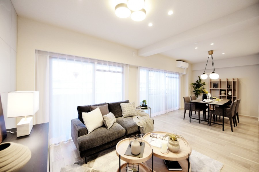 LDKは約17.5帖の広さです。リビングにも大容量のクローゼットを設置しましたので、お部屋もすっきり保てます。また災害備蓄倉庫などにも使えますので安心です。