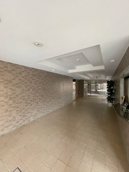 平成25年に共用部大規模修繕工事実施済み。日勤の管理人さんにきれいに整えられた管理体制良好なマンションです。