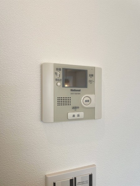 ◆TVモニター付インターホン◆訪ねてきた相手をモニター越しに確認でき、防犯対策に役立ちます。インターホン越しに話をすることが可能です。