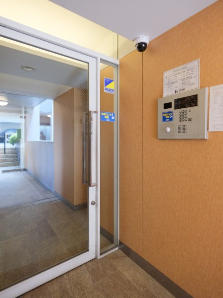 ◆オートロック◆居住者以外の侵入を拒み、不審者や不要なセールスを撃退することができます。安心感を得られるのも大きなポイントです。