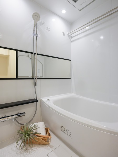 浴槽・洗い場共にゆとりのあるバスルームです。美しいカーブと全身を包み込むような入浴感が特長の浴槽です。