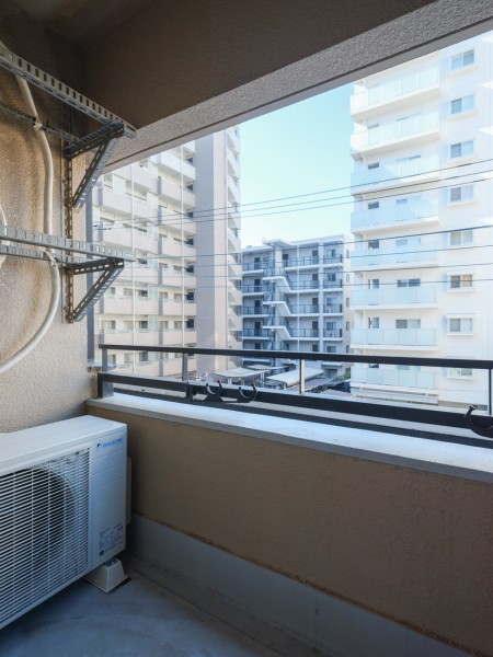 洋室3に面したバルコニーです。西向きでゆっくりとした時間が流れる空間です。