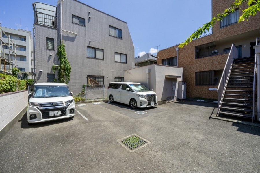 ◆駐車場◆ショッピングや旅行、レジャーが気軽に楽しめる駐車場を完備しています。※空き状況は変化することがございますのであらかじめご了承ください。