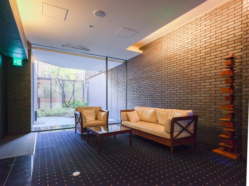 共用部は手入れが行き届き、管理体制の良さが伺えます。オートロック・宅配ボックス完備。2匹までペット飼育可(細則有)