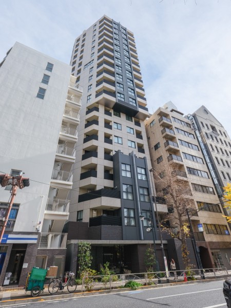 都営大江戸線『本郷三丁目』駅徒歩2分！都会の利便性を享受する駅近立地。周辺には買物施設が多数あり、東京ドームシティ・ラクーアなどのお出かけスポットも充実した街並みです◎