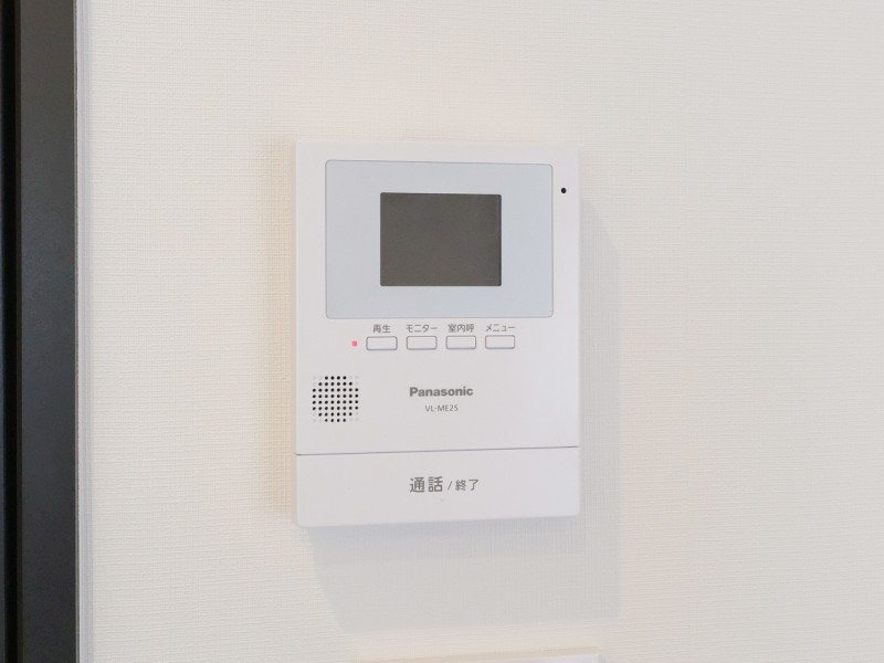 ◆TVモニター付インターホン◆訪ねてきた相手をモニター越しに確認でき、防犯対策に役立ちます。インターホン越しに話をすることが可能です。