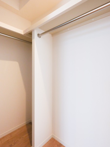 収納力が頼もしいウォークインクローゼットです。衣類やオフシーズン家電をたっぷりと収納可能です。
