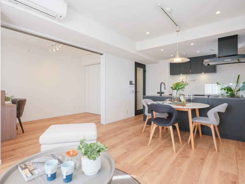 心がほっとするような明るい自然光が差し込み、穏やかな毎日をお過ごしいただける空間です。