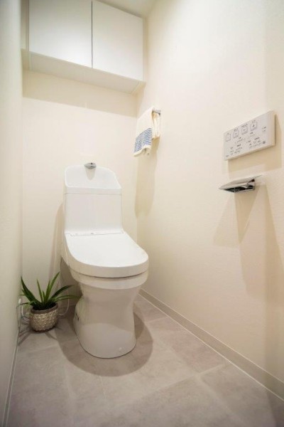 TOTO製ウォシュレット一体型のトイレは、お掃除の手助けをしてくれる便利機能が搭載されています。