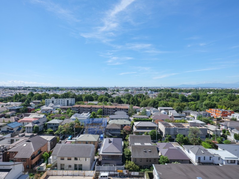 思わず伸びをしたくなるようなのびのびとした眺望です。穏やかな時間が流れ、都会の喧騒から離れた日常をアップデートできる居場所です。