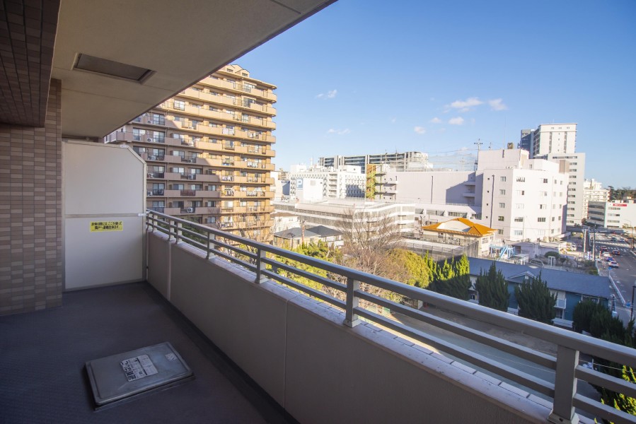 洋室3に隣接したバルコニーです。広がる青空を眺めてほっと一息、リフレッシュスペースにどうぞ！