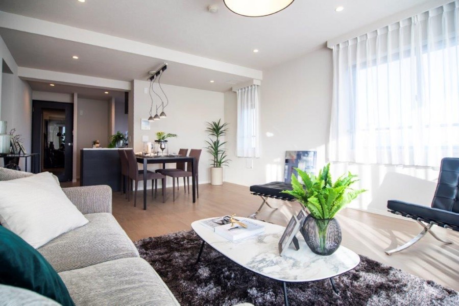 ダイニングスペースもしっかい確保できそうなゆとりある間取りです。窓があり、明るくのびやかな空間には自然とご家族が集まりそうです。