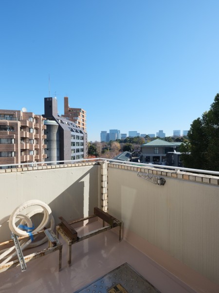 採光性のとれたバルコニーです。心地よい自然光が感じられるリフレッシュ空間が広がります。