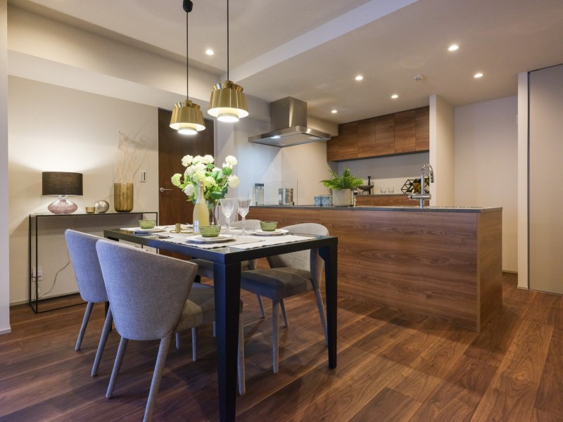 上質で洗練された空間は、時代や流行を問わず長く着られる衣服のように、ご家族皆さんが快適にお過ごしいただける住まいです。