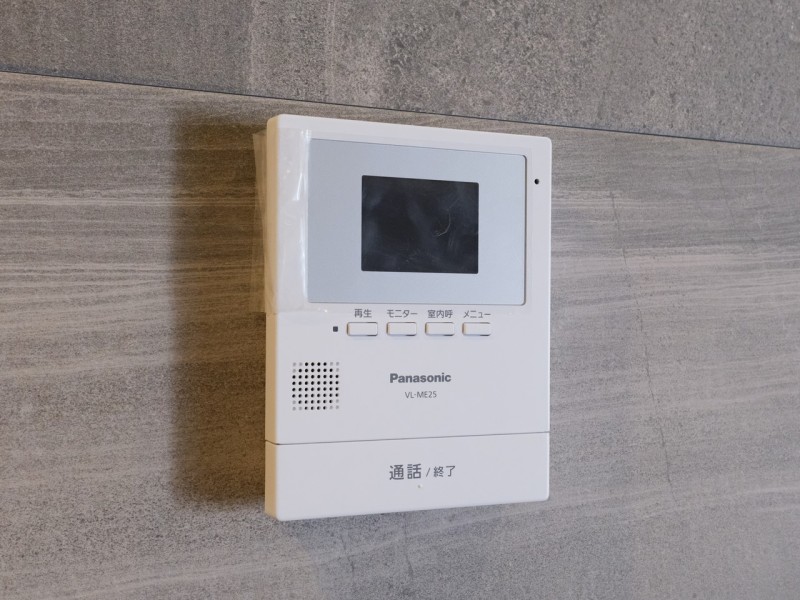 ◆TVモニター付インターホン◆訪ねてきた相手をモニター越しに確認でき、防犯対策に役立ちます。インターホン越しに話をすることが可能です。