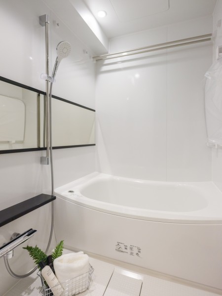 浴槽・洗い場共にゆとりのあるバスルームです。毎日のバスタイムを贅沢に、心ゆくまでお楽しみいただけます。