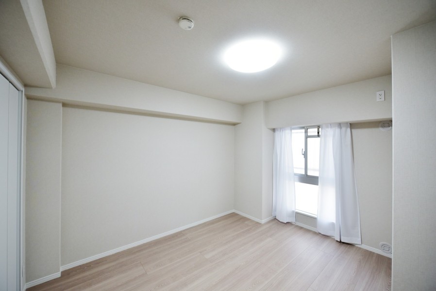 洋室2（約6.5帖）はリビングから離れて静かに作業や課題に集中出来ます。ワークスペースや書斎、子供部屋にもおすすめです。
