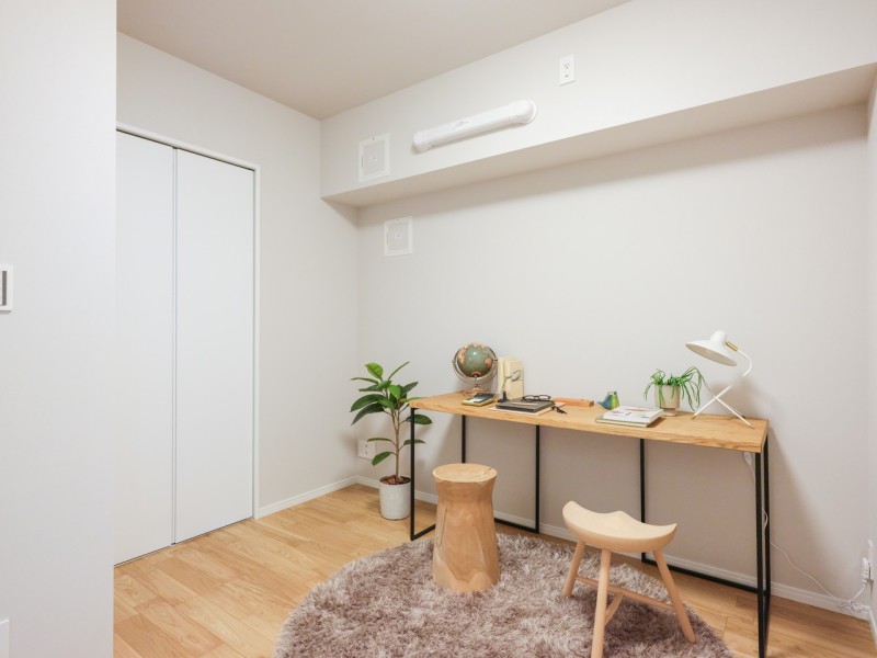 約4帖の洋室3はテレワークや読書、作業スペースとしてもぴったりなお部屋です。