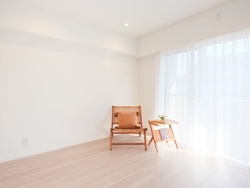 洋室3はバルコニーに接続する開放空間です。明るく、ワークスペースとしても快適に活用いただけます。