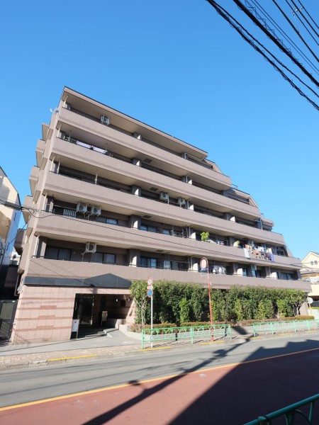 令和3年に共用部大規模修繕工事実施済み◎物件そばに大型スーパーサミット、駅前には約90店舗が軒を連ねる都立家政商店街があり、買物至便な住環境です。