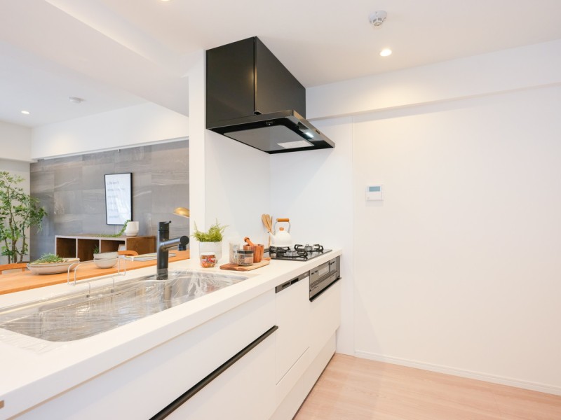 リビングにいるご家族とコミュニケーションを取りながらお料理ができる、人気のオープンキッチンです。