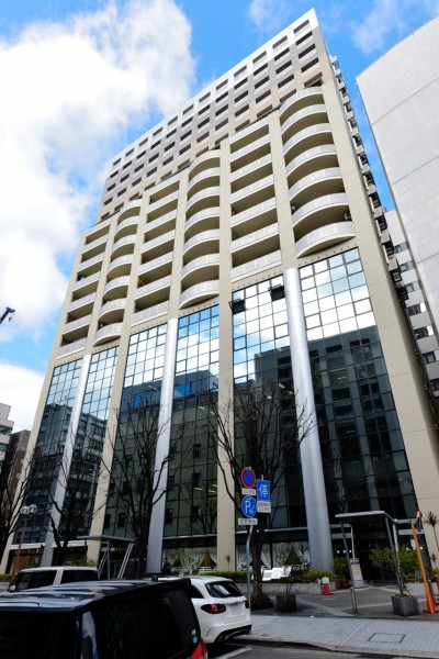 R三ノ宮駅徒歩8分の好立地です。阪急・地下鉄も使用可能で、交通利便性も良好です。神戸旧居留地エリア徒歩圏内でみなと町神戸の潮風と、異国情緒を堪能できる立地です。