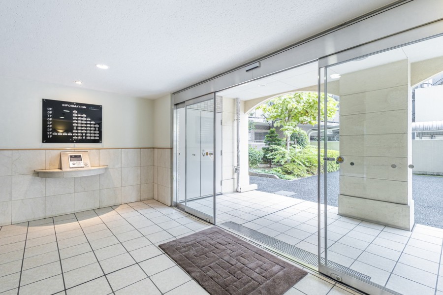 ◆オートロック◆居住者以外の侵入を拒み、不審者や不要なセールスを撃退することができます。安心感を得られるのも大きなポイントです。