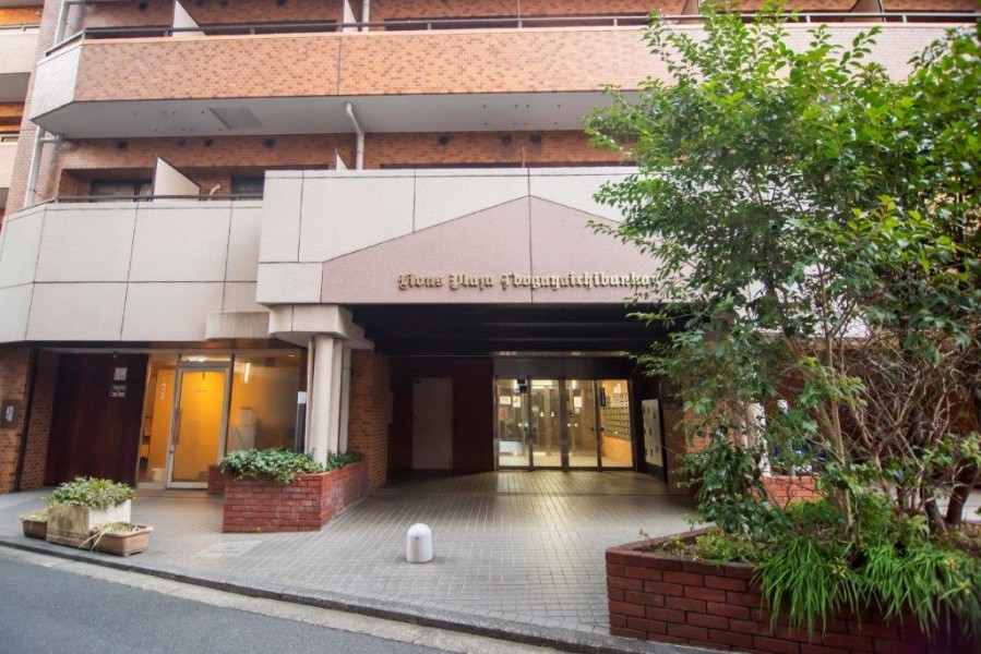 共用部は定期的なメンテナンスで綺麗に保たれています。オートロック付きなのでセキュリティ面も安心です。