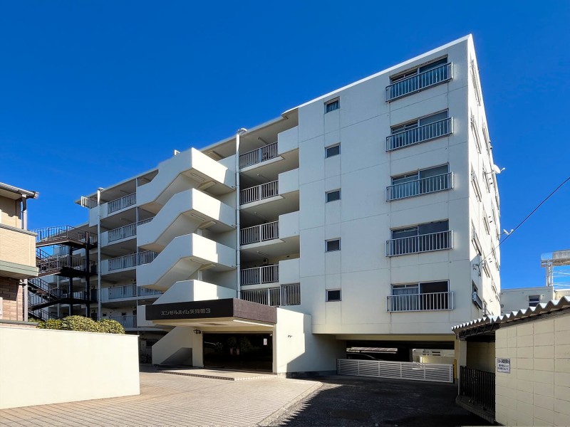 矢向駅までの道のりはほぼ平坦なので、徒歩や自転車での移動もスムーズです。駅周辺は、お買物施設や医療機関も充実しており、生活至便です。