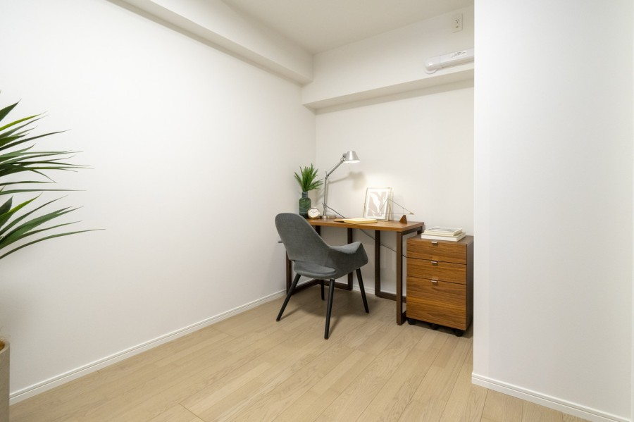 クローゼット付きの洋室3です。テレワークや読書など、集中した時間を過ごすのにおすすめのお部屋です