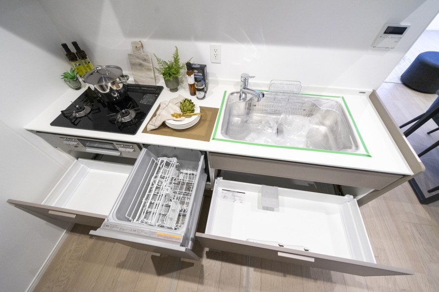 ◆食器洗浄乾燥機◆家事の時間を短縮できる優れもの。さらに節水・節約を同時に行うことができるので、大変人気があり重宝します。