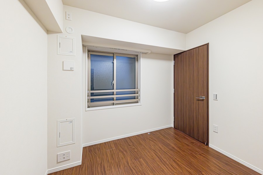 洋室3は静かに自分の時間や趣味、仕事や課題に集中できるワークスペースや子供部屋におすすめです。程よい広さのお部屋で、快適な自分時間を過ごせそうです。