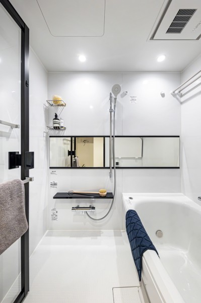 明るくゆったりとしたバスルームには緩やかなカーブが特徴的なゆとりある浴槽を新規設置しました。リラクゼーション空間を心ゆくまでお楽しみいただけます。