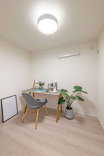 リビングに隣接した洋室3は、コンパクトなお部屋なので、仕事や課題に集中できるワークスペースや子供部屋におすすめです。