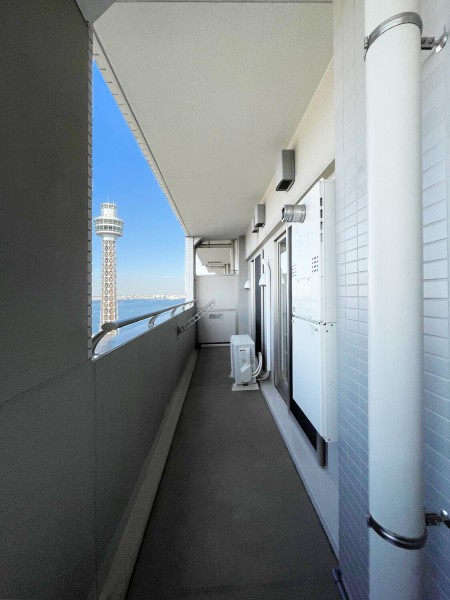 心地よい陽光を取り込み、空間をゆるやかに紡ぐバルコニーです。爽やかな風が感じられるリフレッシュにぴったりな空間です。