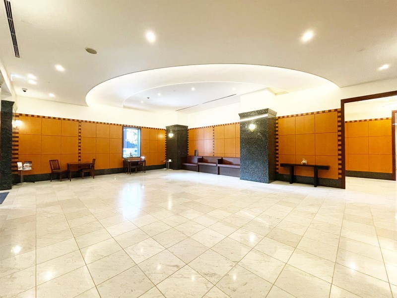 高級感漂うエントランスホールは、広々とした空間で心地よい安らぎに満ちた暮らしへ導いてくれます。