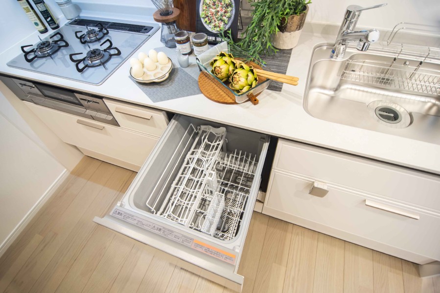 ◆食器洗浄乾燥機◆家事の時間を短縮できる優れもの。さらに節水・節約を同時に行うことができるので、大変人気があり重宝します。