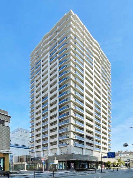 元町・中華街駅『徒歩1分』　　22階建て高層マンションです。山下公園・港の見える丘公園・元町商店街・中華街など、横浜の観光名所に囲まれていて、ゆったりとした時間の流れを感じられます。