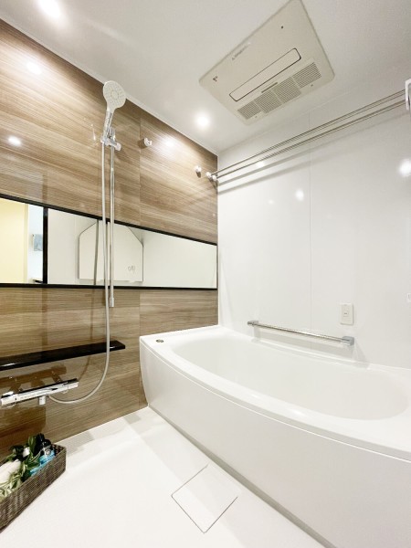 浴槽・洗い場共にゆとりがあり、一日の疲れをしっかりと癒すバスルームです。ゆったりしたバスタブで毎日のお風呂時間を心行くまで楽しめます。