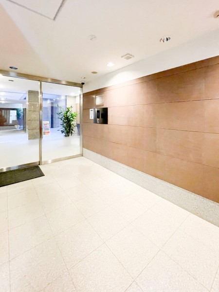 ◆オートロック◆居住者以外の侵入を拒み、不審者や不要なセールスを撃退することができます。安心感を得られるのも大きなポイントです。