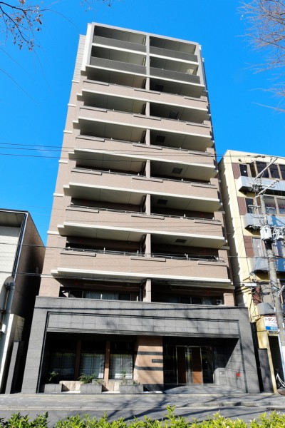 2路線3駅利用可能で、交通至便な立地です。地下鉄丸太町駅から6分で、通勤・通学も快適です。京都御苑、二条城など京都の歴史と文化を感じる立地です。