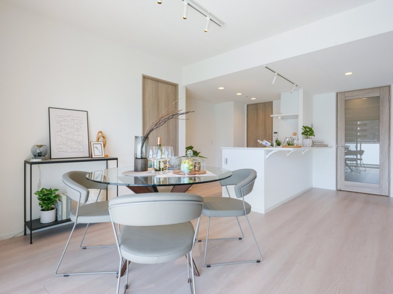 毎日が忙しいあなたもほっと一息つける安らぎの空間です。明るいダイニングスペースがあたたかな食卓を演出します。