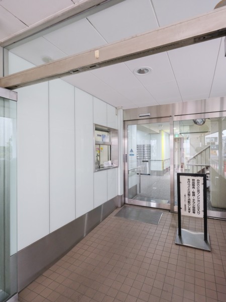 徒歩5分圏内に複数スーパーやドラッグストアなどが揃い充実した住環境。緑豊かな駒沢公園には自転車6分の立地です。公園で開催されるイベントは豊富で休日の過ごし方も広がりそうですね。