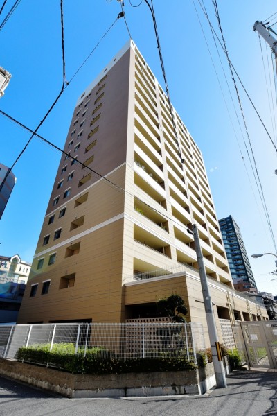 平成19年建築、地下鉄谷町線四天王寺前夕陽丘駅から徒歩２分で、交通利便性に優れています。毎日の生活に欠かせない、スーパーや病院、生活施設なども揃っており暮らしやすい地域です。