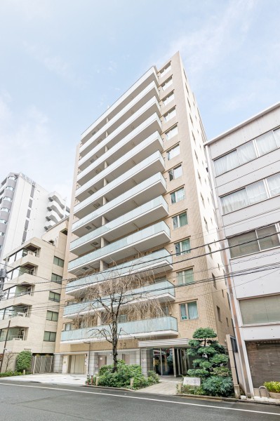 平成19年築・三菱地所旧分譲のパークハウスシリーズです。３駅が利用できるアクセス至便な立地。地震のエネルギーを吸収する免震構造を採用しています。